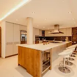 Center Luxury 2 *