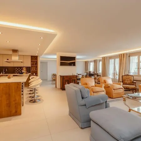 Center Luxury 2 * グスタード